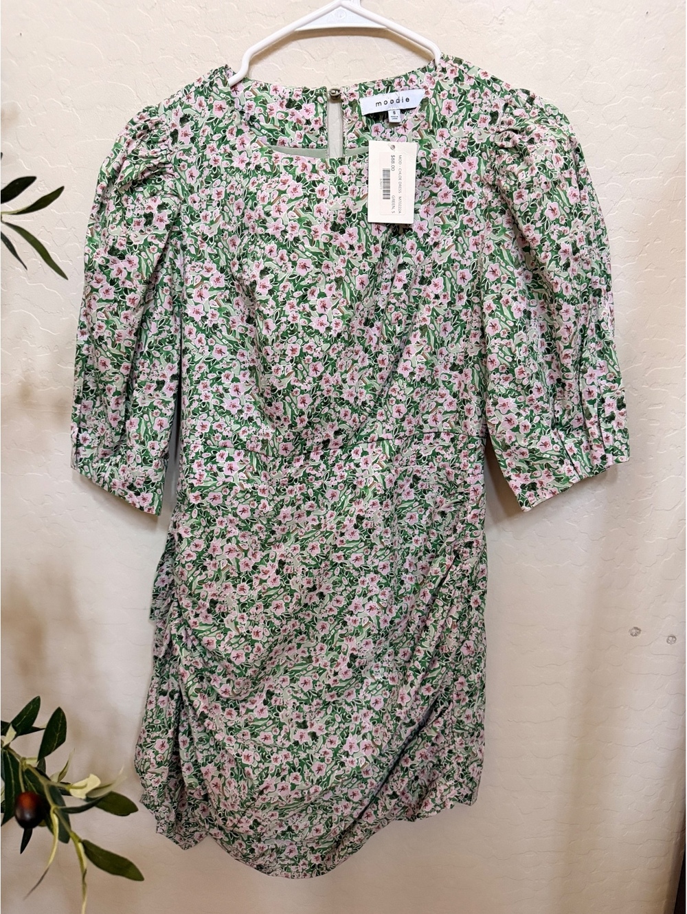 NWT green floral puff sleeve mini dress